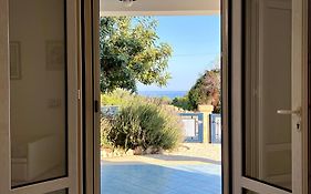 Appartamento con giardino vista mare